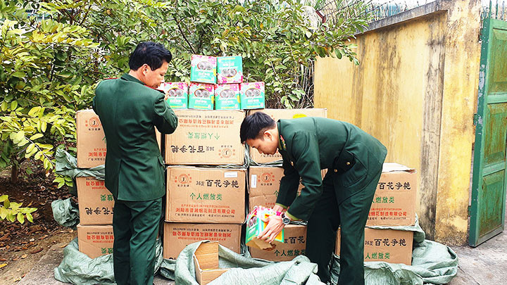Bắt giữ pháo nổ nhập lậu ở Lào Cai.