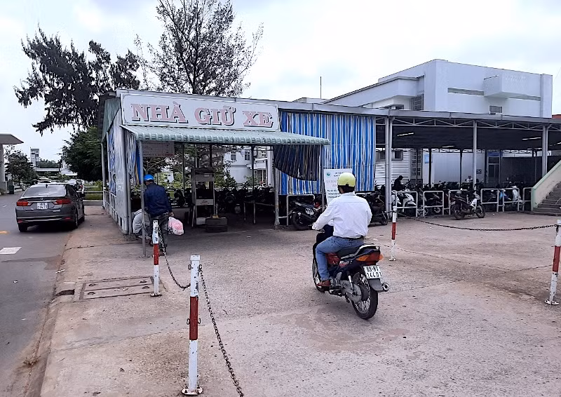 Ghi nhận vào sáng 8-4, nhà xe của Bệnh viện Sản - Nhi Cà Mau đã hoạt động lại bình thường.