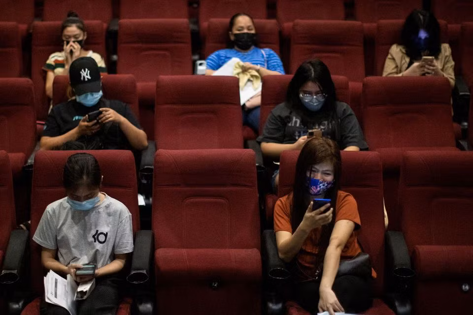 WHO cảnh báo châu Âu trước “bão lây nhiễm” Omicron -0