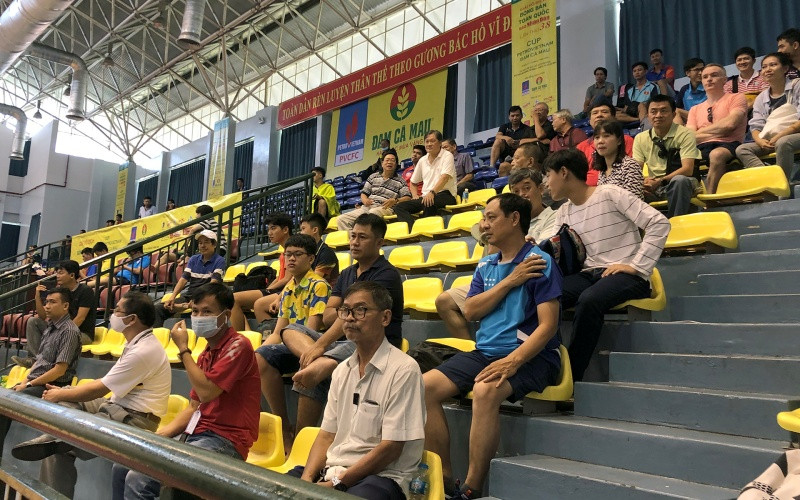 Đông đảo người hâm mộ bóng bàn đã có mặt tại nhà thi đấu theo dõi các trận đấu. 3_6752-1594718629829.jpg