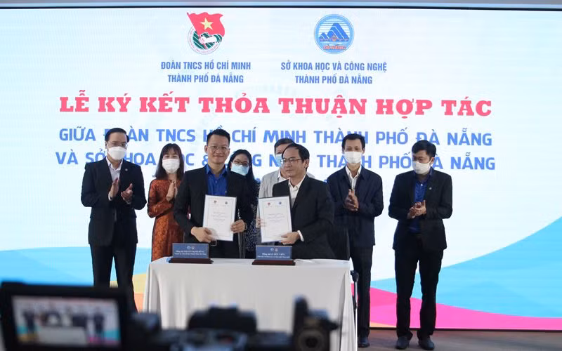 Ký kết hợp tác giữa Thành đoàn và Sở Khoa học và Công nghệ.
