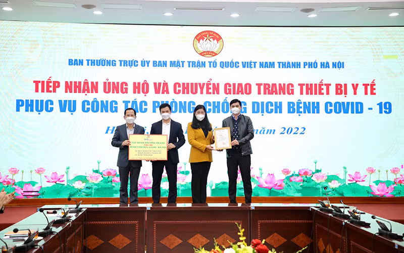Hà Nội tiếp nhận nhiều trang, thiết bị&nbsp;ủng hộ công tác phòng, chống dịch -0