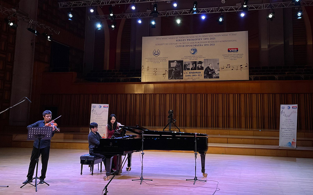 Hòa nhạc nhân kỷ niệm 130 năm ngày sinh nhà soạn nhạc Sergei Prokofiev ảnh 1 Hòa nhạc nhân kỷ niệm 130 năm ngày sinh nhà soạn nhạc Sergei Prokofiev -0