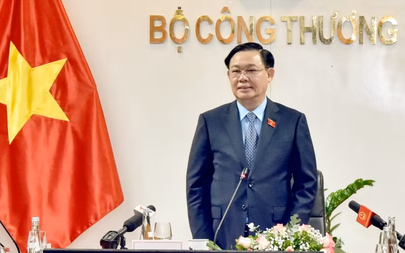 Chủ tịch Quốc hội Vương Đình Huệ phát biểu tại buổi làm việc với Bộ Công thương. (Ảnh: Duy Linh)