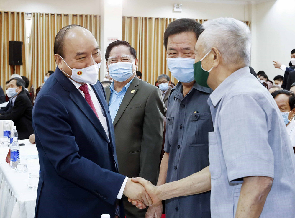Chủ tịch nước Nguyễn Xuân Phúc và các đại biểu tại buổi họp mặt. (Ảnh: TTXVN) Khơi dậy ý chí Việt Nam, tinh thần sáng tạo để xây dựng, phát triển đất nước -0