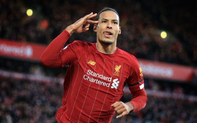 Virgil van Dijk trở thành cầu thủ hưởng lương cao nhất lịch sử Liverpool |  Báo Nhân Dân điện tử