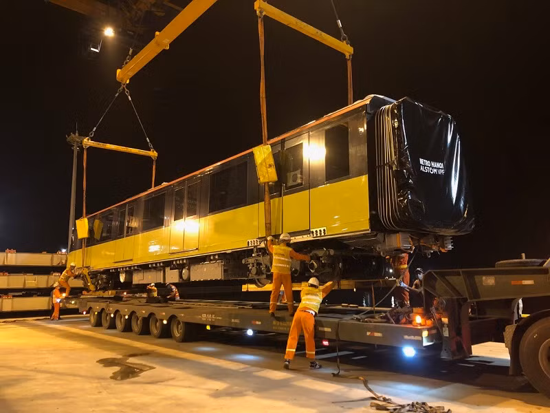 Vận chuyển tàu từ cảng Hải Phòng về Hà Nội.