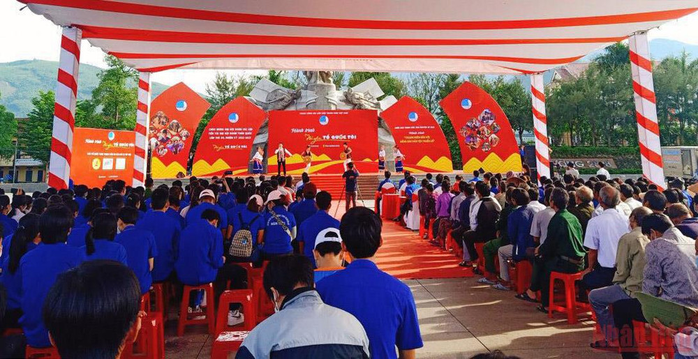 Quang cảnh lễ phát động Hành trình “Tôi yêu Tổ quốc tôi” năm 2022 cấp Trung ương tại Quảng Ngãi. Nhiều hoạt động ý nghĩa tại Hành trình “Tôi yêu Tổ quốc tôi” năm 2022 -0