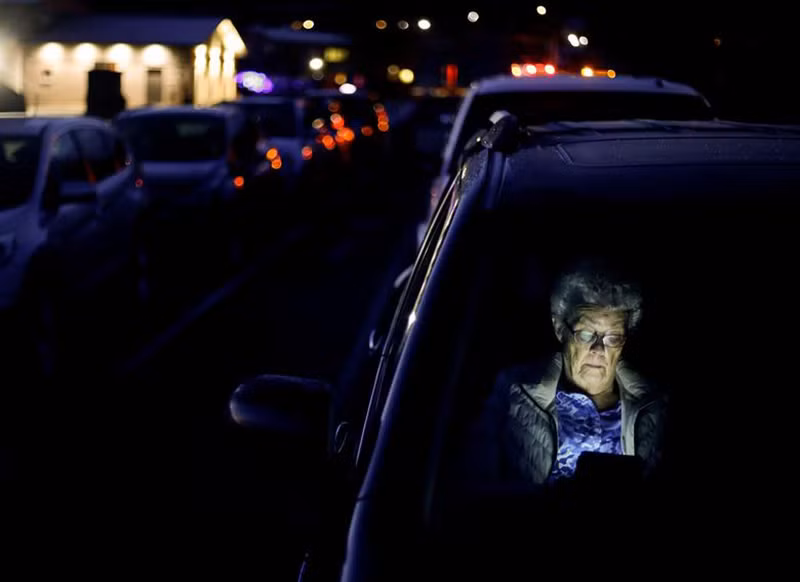 [Ảnh] Mong manh sự sống và cái chết giữa đại dịch Covid-19 -0