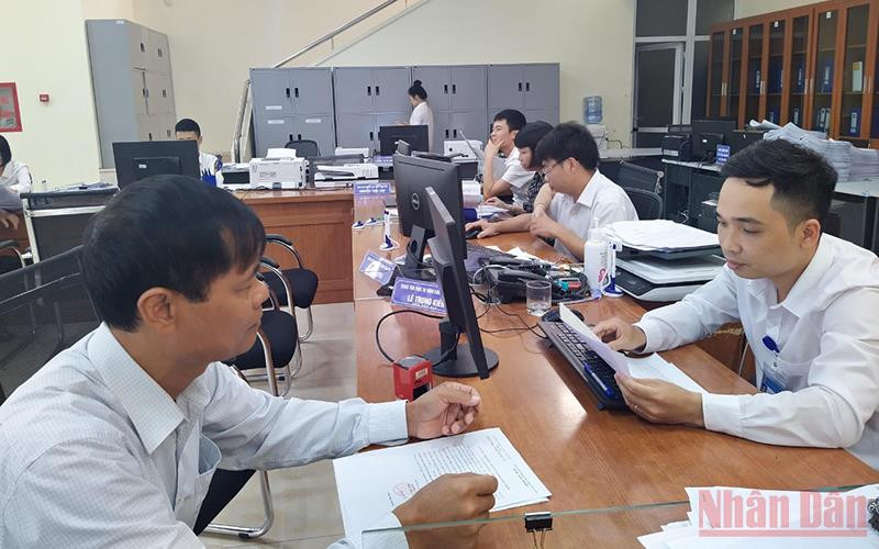 Hơn 90 thủ tục thuộc thẩm quyền giải quyết của Sở Tài nguyên và Môi trường tỉnh Thái Bình được thực hiện tại Trung tâm Phục vụ hành chính công của tỉnh. (Ảnh: Mai Tú)