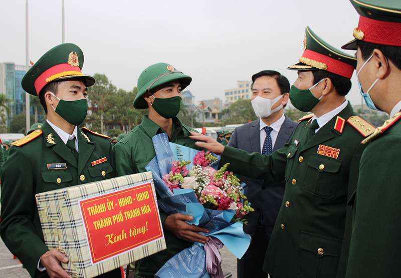 Lãnh đạo tỉnh Thanh Hóa và các đơn vị quân đội động viên tân binh lên đường làm nhiệm vụ bảo vệ Tổ quốc. Tưng bừng Ngày hội tòng quân tại các địa phương -0