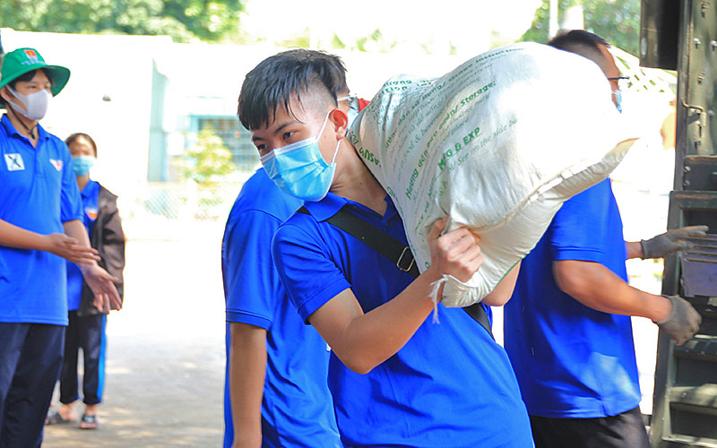 Tại TP Hồ Chí Minh, lực lượng đoàn viên, thanh niên tình nguyện sẽ tiếp nhận nông sản để trao đến tay người dân có hoàn cảnh khó khăn trong đại dịch. Chuyển 30 tấn nông sản từ Đồng Tháp tặng người dân vượt dịch -0
