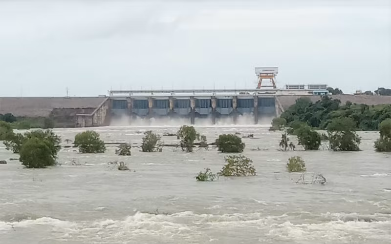 Thủy điện lớn nhất miền nam nâng lưu lượng xả lũ -0