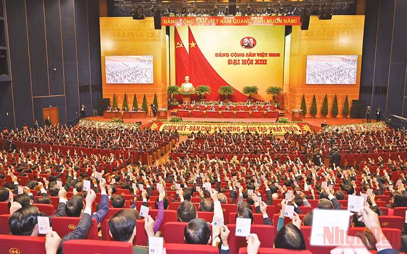 Trước những vấn đề khó, lớn, hệ trọng đặt ra càng phải giữ vững nguyên tắc tập trung dân chủ.