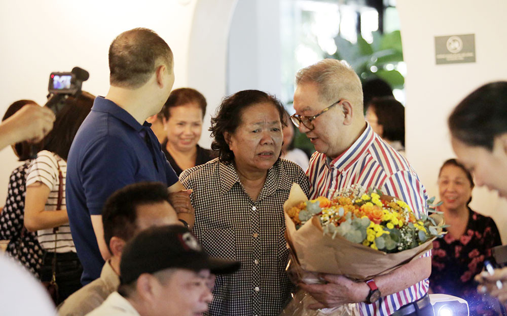 Bạn bè, người thân và đồng nghiệp chia vui cùng NSND Nguyễn Hữu Tuấn. “Tiếng gọi đò” - Lắng nghe âm thanh từ ký ức -0