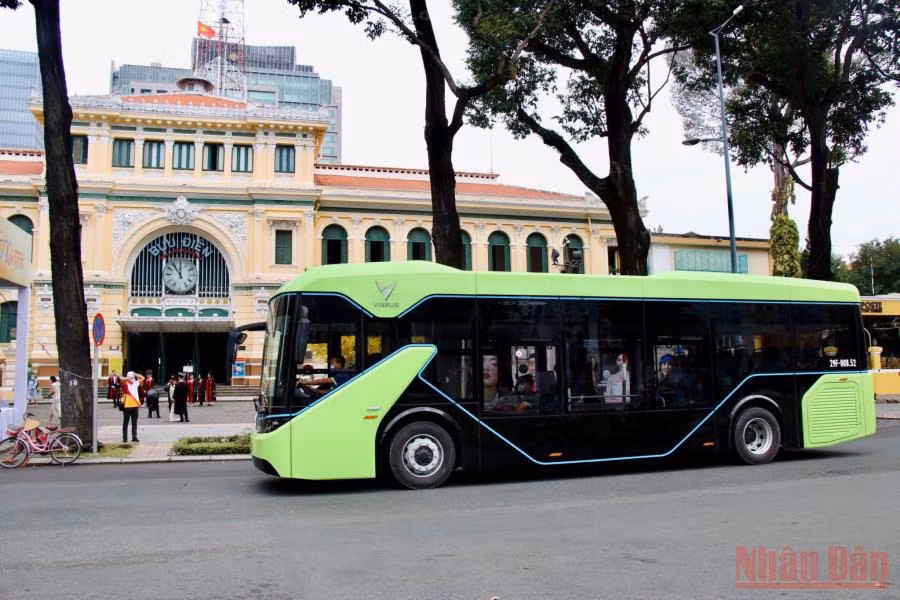 Xe buýt điện sẽ lăn bánh vào ngày 9/3.