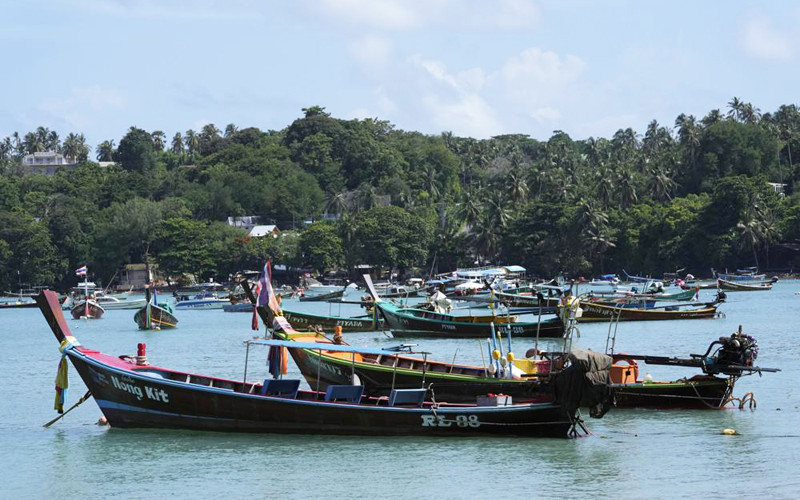 Những chiếc tàu du lịch nằm chờ khách nhiều tháng qua tại Phuket (Ảnh: AP) Cứu vãn ngành du lịch, Thái Lan đặt cược vào mô hình “hộp cát Phuket” -0