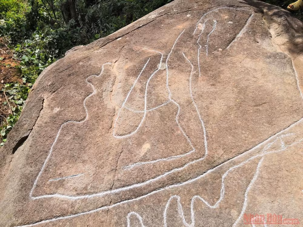 Ngắm “siêu phẩm” ruộng bậc thang khắc trên đá tại Mù Cang Chải -0