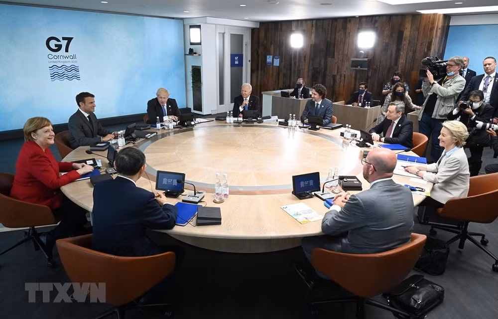 Theo chiều kim đồng hồ, từ trái sáng phải: Thủ tướng Đức Angela Merkel, Tổng thống Pháp Emmanuel Macron, Thủ tướng Anh Boris Johnson, Tổng thống Mỹ Joe Biden, Thủ tướng Canada Justin Trudeau, Thủ tướng Italy Mario Draghi, Chủ tịch Ủy ban châu Âu Ursula vo. Ảnh: TTXVN.