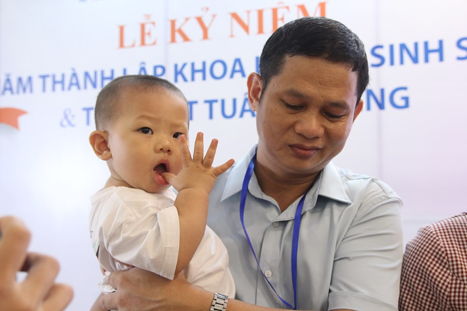 Bé Thiện Nhân là trái ngọt sau 20 năm ròng rã tìm kiếm của anh, chị Minh. Cạn khô nước mắt vì 20 năm mải miết