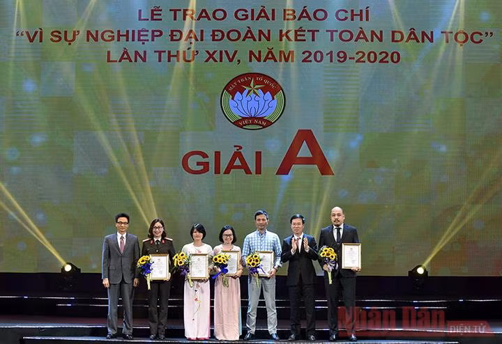 Báo Nhân Dân giành tám Giải báo chí “Vì sự nghiệp Đại đoàn kết toàn dân tộc” lần thứ 14 -0