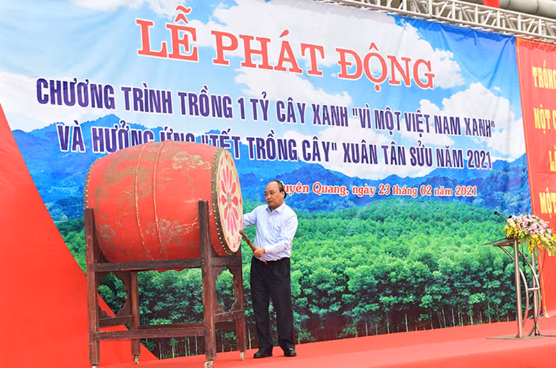 Thủ tướng Chính phủ Nguyễn Xuân Phúc phát động Chương trình trồng một tỷ cây xanh “ Vì một Việt Nam xanh” và hưởng ứng “Tết trồng cây” Xuân Tân Sửu năm 2021 tại TP Tuyên Quang.