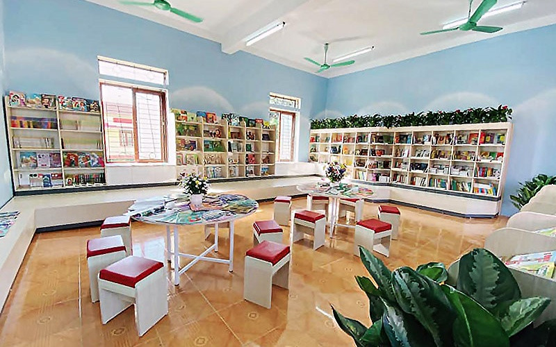 Công trình măng non "Thư viện sách thiếu nhi" vừa được bàn giao tại Trường tiểu học Hy Cương. Khánh thành Công trình măng non, với hơn 1.800 ấn phẩm sách báo -0