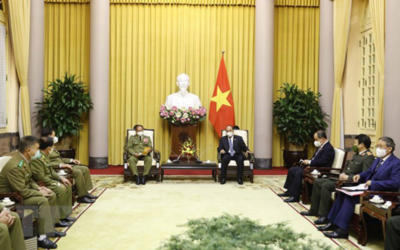Chủ tịch nước Nguyễn Xuân Phúc tiếp Bộ trưởng Công an Lào Vilay Lakhamphong. (Ảnh: Thống Nhất/TTXVN) Chủ tịch nước Nguyễn Xuân Phúc tiếp Bộ trưởng Công an Lào Vilay Lakhamphong -0