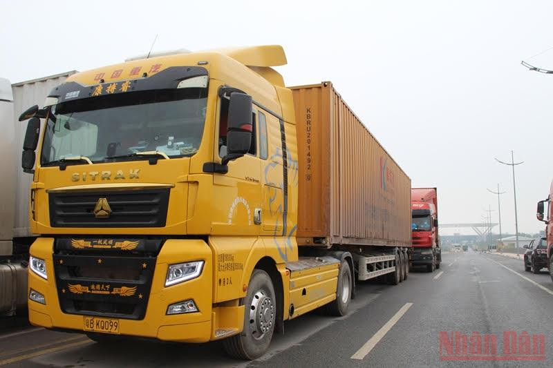 Tại cửa khẩu Bắc Luân 1, hàng hóa xuất nhập khẩu đã được thông quan trở lại. Quảng Ninh khôi phục thông quan hàng hóa tại các cửa khẩu, lối mở -0