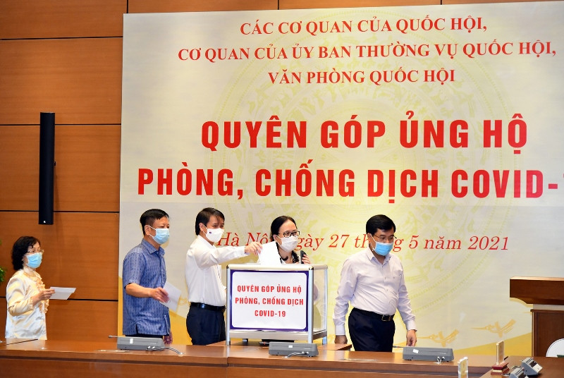 Cán bộ các cơ quan các cơ quan của Quốc hội, cơ quan Ủy ban Thường vụ Quốc hội và Văn phòng Quốc hội quyên góp ủng hộ phòng, chống dịch Covid-19. Văn phòng Quốc hội quyên góp ủng hộ Quỹ phòng, chống dịch Covid-19 -0