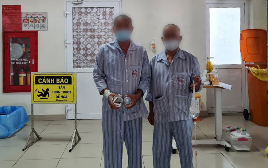 Đây là hai trong số năm bệnh nhân đã hồi sinh sau nhiều ngày suy hô hấp, phải thở máy. Những ca bệnh Covid-19 hồi sinh kỳ diệu sau nhiều ngày thở máy -0
