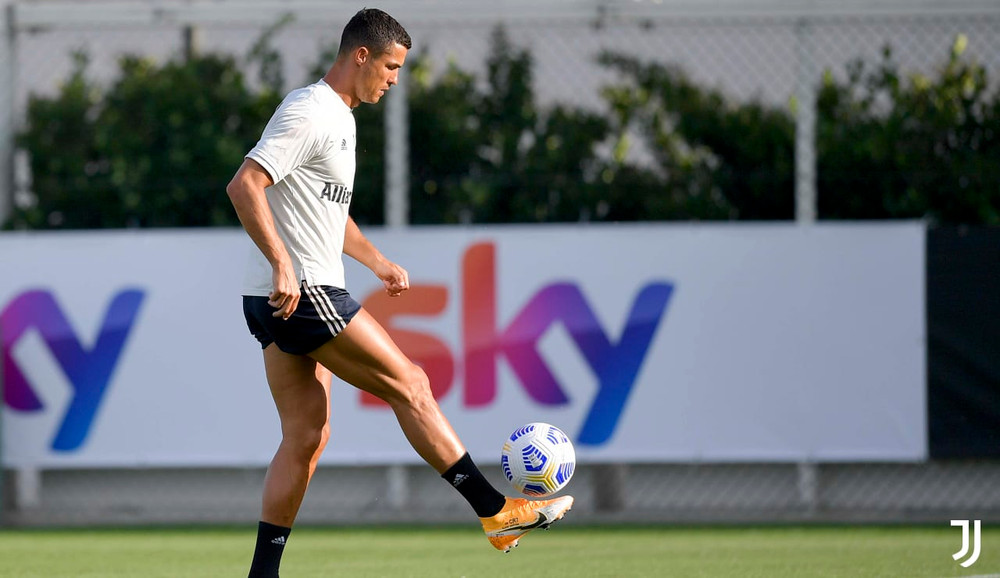 Ronaldo đã sẵn sàng cho mùa giải mới, săn các danh hiệu cao quý cùng Juventus. HLV Pirlo trong buổi tập đầu tiên tại Juventus -1