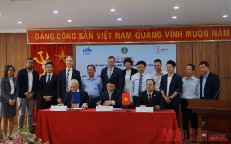 Ký kết Biên bản ghi nhớ về việc cùng nhau hợp tác nhằm thúc đẩy sản xuất và thương mại hồ tiêu bền vững tại Việt Nam giai đoạn 2021 - 2025.