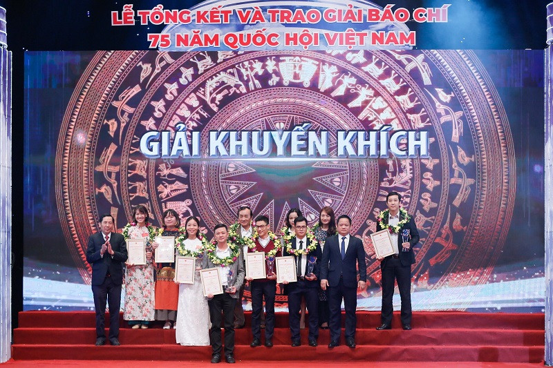 Các tác giả, nhóm tác giả nhận giải khuyến khích. Lễ tổng kết và Trao giải báo chí “75 năm Quốc hội Việt Nam” -0
