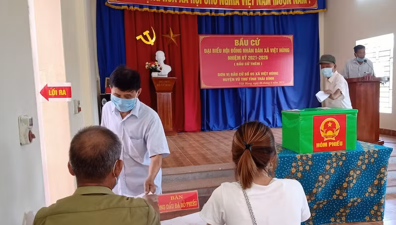 Bầu cử thêm đại biểu HĐND xã tại đơn bị bầu cử số 5, thôn Mỹ Lộc 3, xã Việt Hùng, huyện Vũ Thư (tỉnh Thái Bình) ngày 6-6