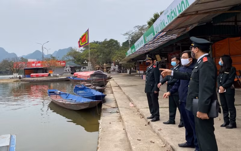 Kiểm tra công tác bảo đảm phòng, chống dịch bệnh tại chùa Hương.