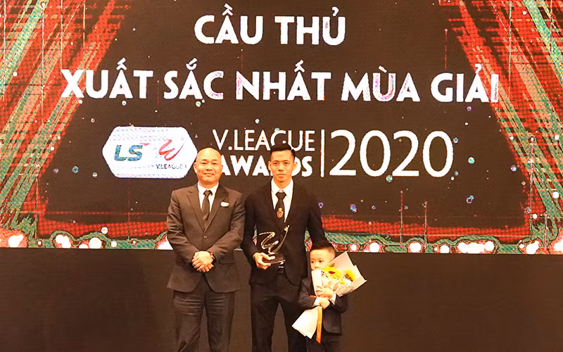 Văn Quyết dẫn đầu cả ba cuộc bầu chọn quan trong nhất năm 2020.