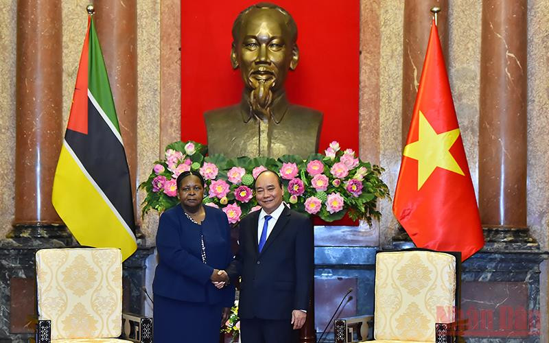 Chủ tịch nước Nguyễn Xuân Phúc tiếp Chủ tịch Quốc hội nước Cộng hòa Mozambique Esperanca Laurinda Francisco Nhiuane Bias.