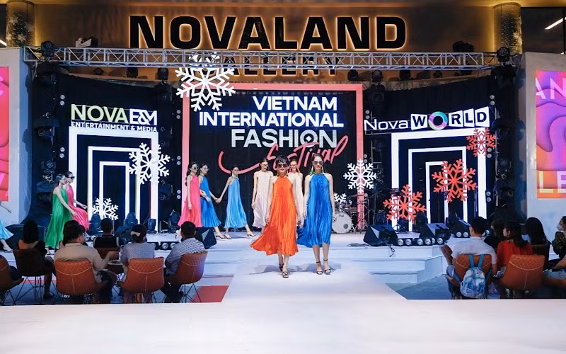 VIFF 2021: Ba bộ sưu tập đẹp mắt lấy cảm hứng từ tình yêu thiên nhiên -0