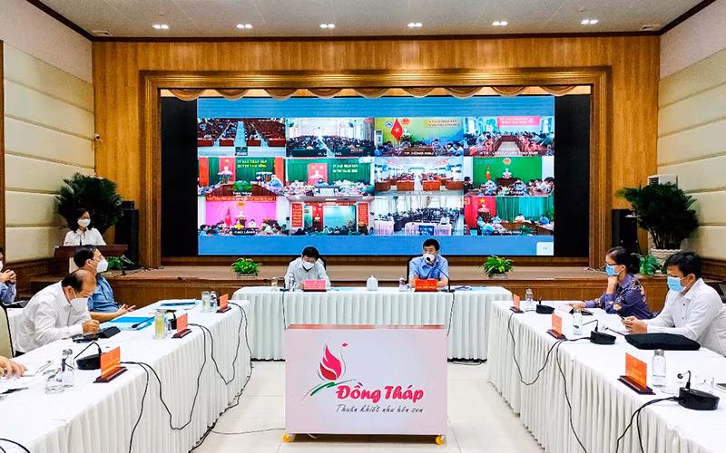  Giám đốc Sở Giáo dục và Đào tạo Đồng Tháp phát biểu tại phiên họp UBND tỉnh thường kỳ tháng 9 và 9 tháng đầu năm.