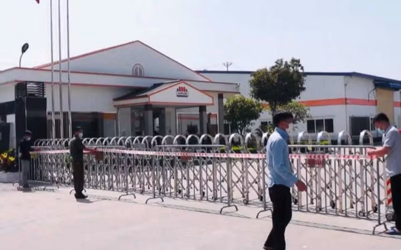 Lập rào chắn, yêu cầu Công ty SungJin Nice Việt Nam tạm dừng hoạt động.