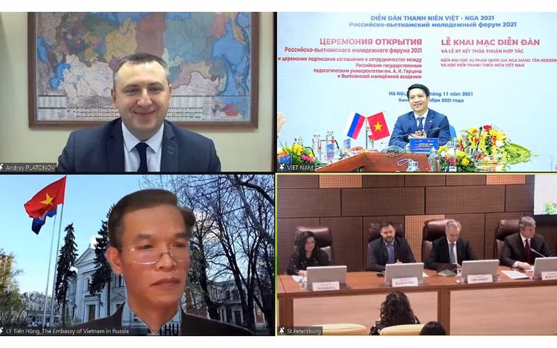 Đại diện lãnh đạo các ban, ngành, tổ chức, đoàn thể của Việt Nam và LB Nga dự lễ khai mạc Diễn đàn theo hình thức trực tuyến. 