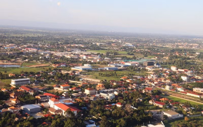 Thủ đô Vientiane có nhiều hồ và cây cối rậm rạp, có thể là một trong những nguyên nhân dịch sốt xuất huyết bùng phát.