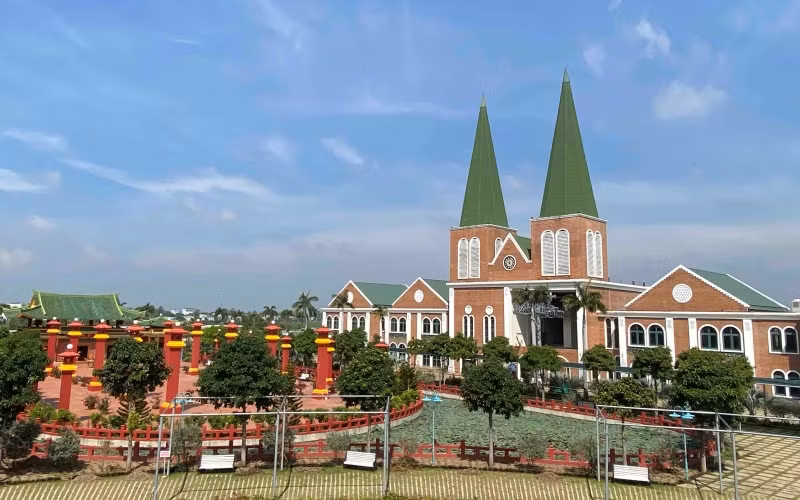 Dự án Khu du lịch cáp treo Núi Sam bị đình trệ, ngưng thi công nhiều tháng liền.