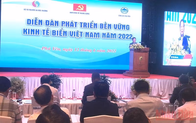 Đồng chí Trần Tuấn Anh, Ủy viên Bộ Chính trị, Trưởng Ban Kinh tế Trung ương phát biểu tại Diễn đàn.