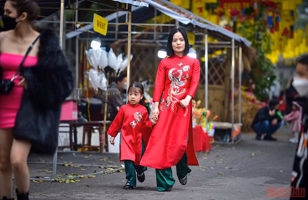 Hà Nội “thay áo mới” rực rỡ đón Xuân Nhâm Dần 2022 -0