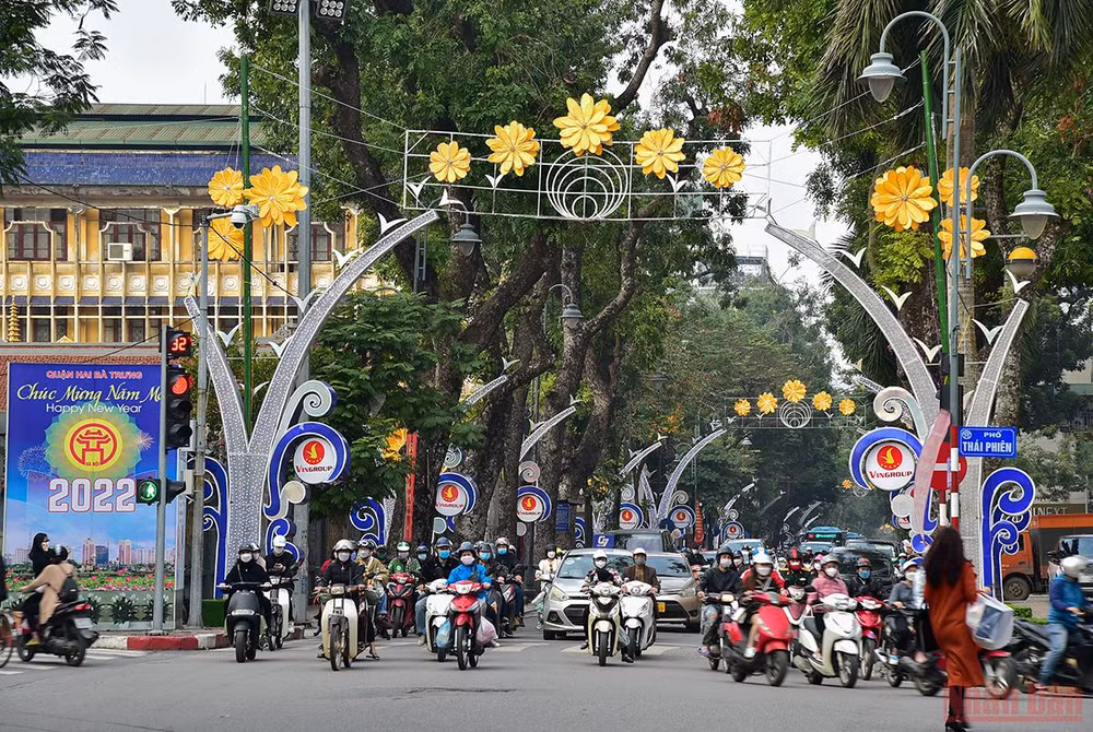 Hà Nội “thay áo mới” rực rỡ đón Xuân Nhâm Dần 2022 -0