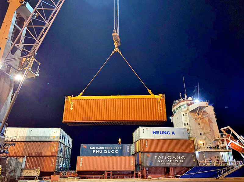 Tàu container Tân Cảng vào “ăn” hàng tại Cảng quốc tế Lào - Việt. Đánh thức tiềm năng Hà Tĩnh trong kết nối liên vùng -0