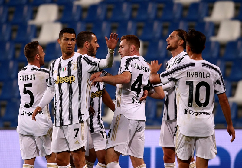 Coppa Italia vừa giành được sẽ là cú hích lớn giúp Juve thi đấu tốt ở vòng cuối, song quyền tự quyết đã không còn nằm trong tay họ. (Ảnh: Getty Images) Vòng đấu hạ màn mùa giải của bóng đá châu Âu hứa hẹn hấp dẫn -0