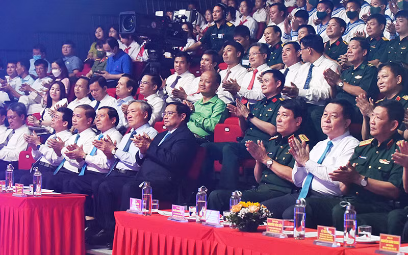 Thủ tướng Phạm Minh Chính và các đại biểu dự chương trình "Khát vọng Đại dương xanh". Ảnh: TRẦN HẢI